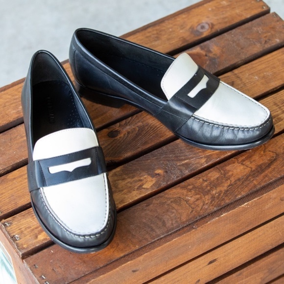 Classic Women's Cole Haan Spectator Penny B/W - Picture 13 of 17